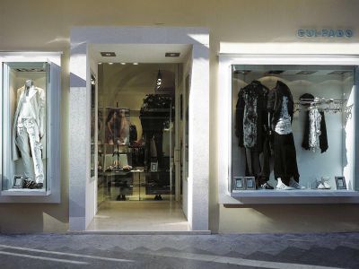 italian-clothes-store-